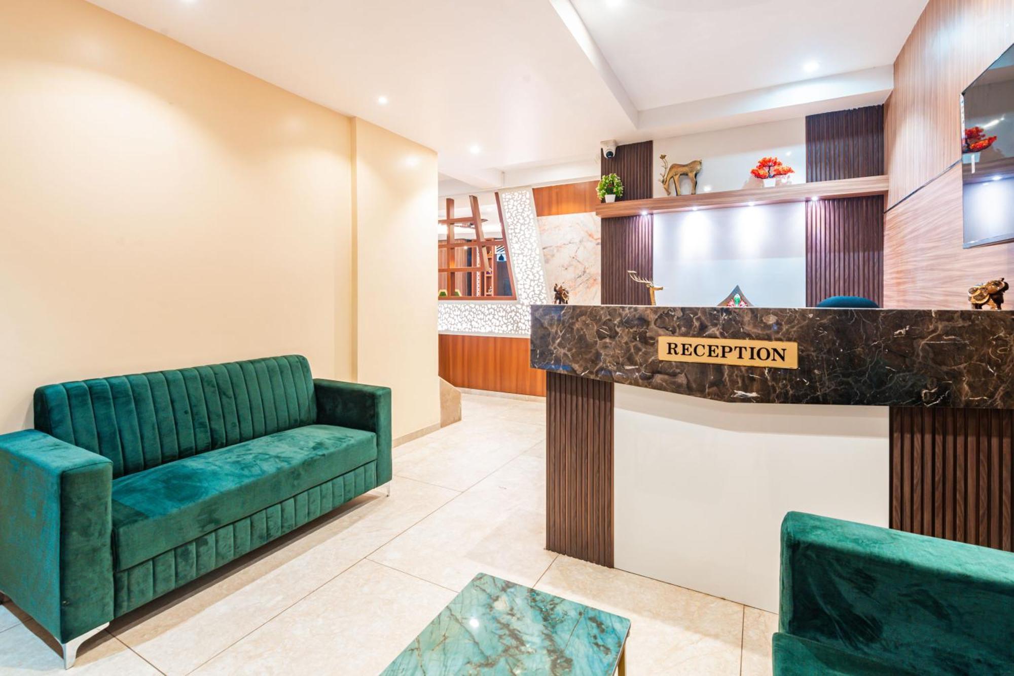 Lemon Wood Suites Poona Buitenkant foto