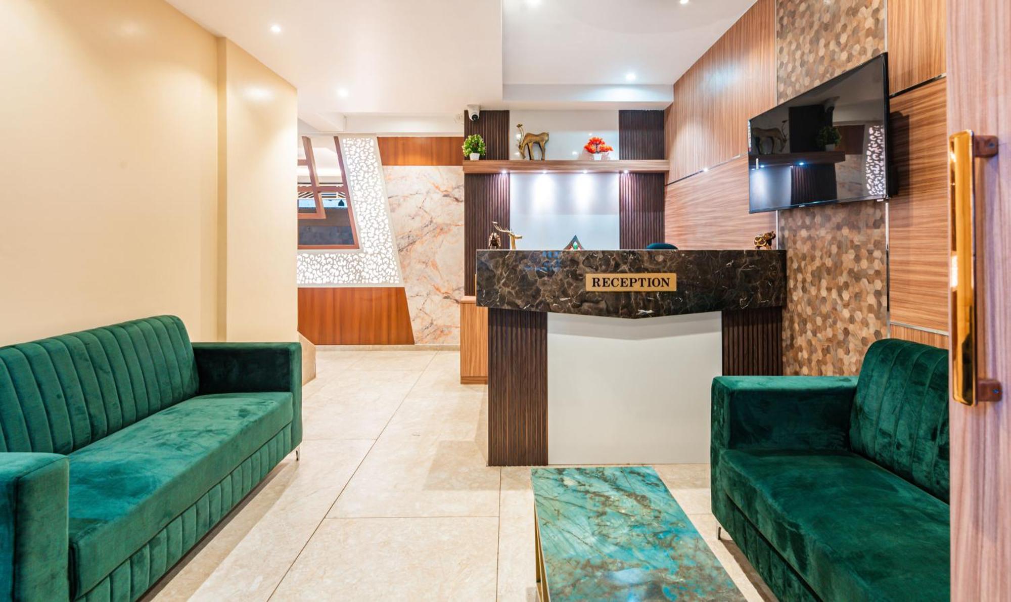 Lemon Wood Suites Poona Buitenkant foto