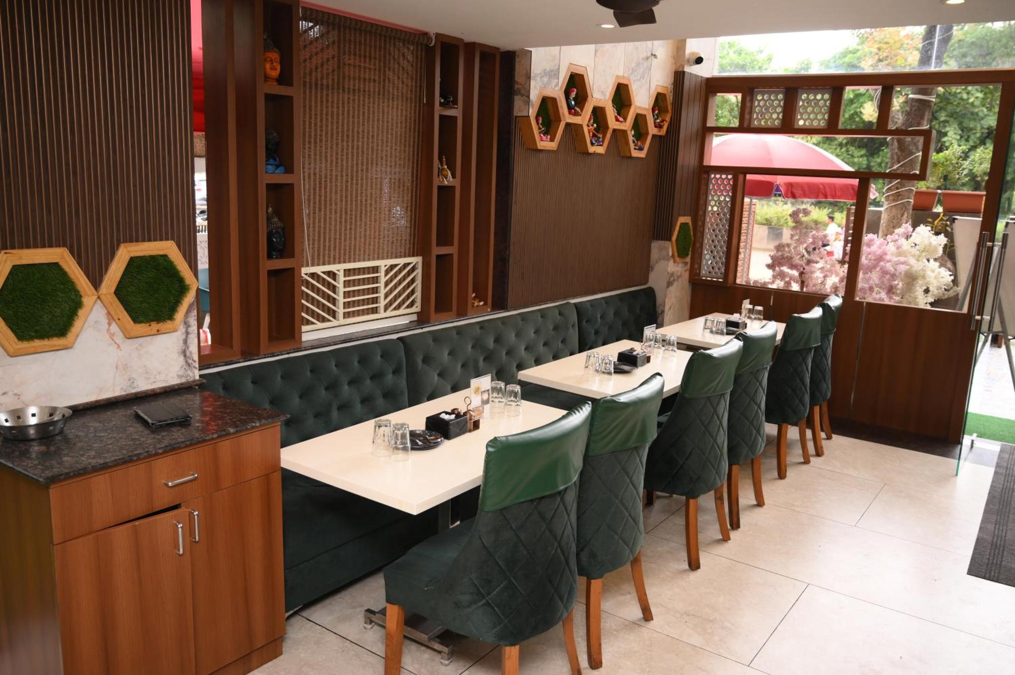 Lemon Wood Suites Poona Buitenkant foto