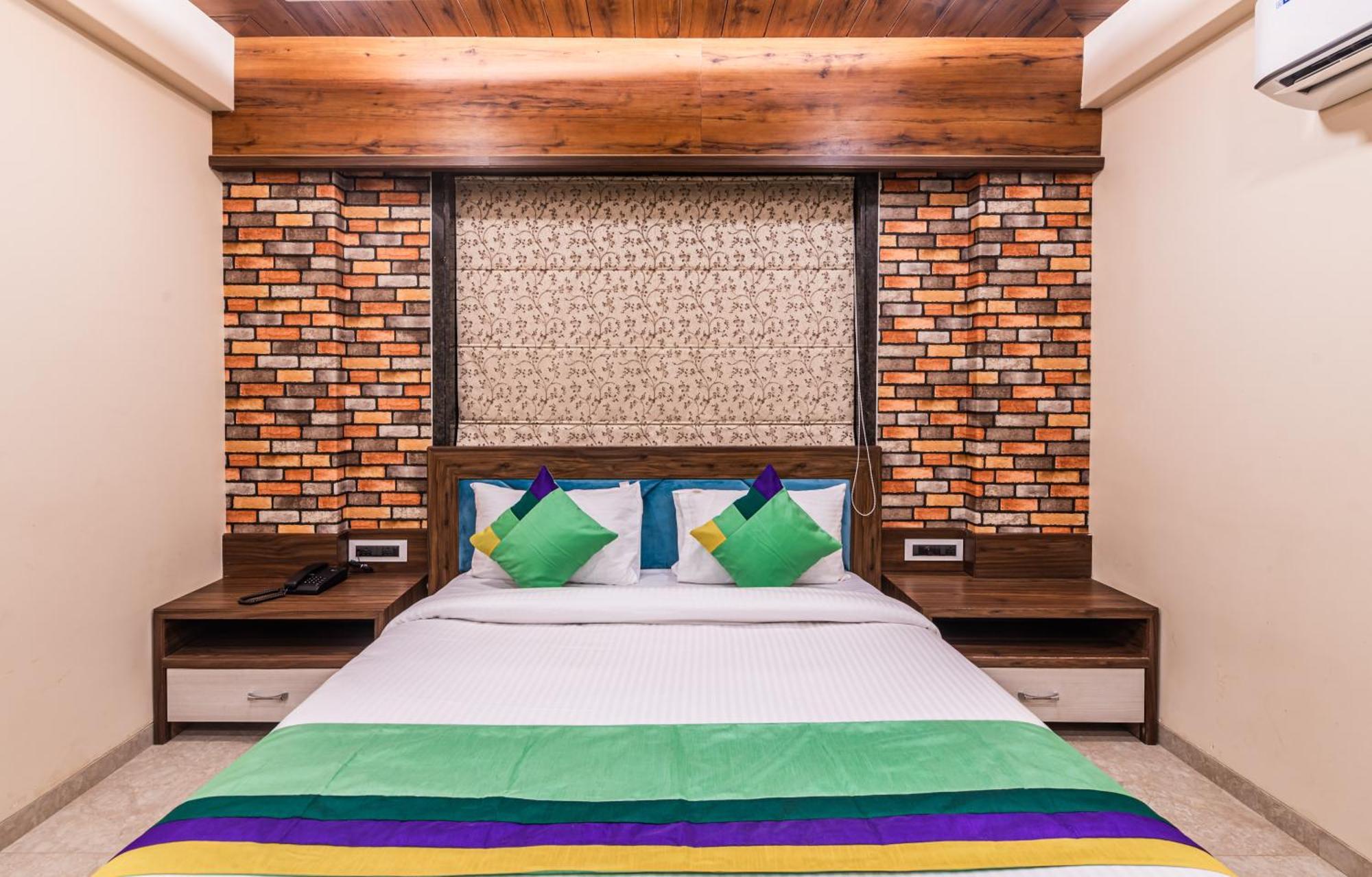 Lemon Wood Suites Poona Buitenkant foto