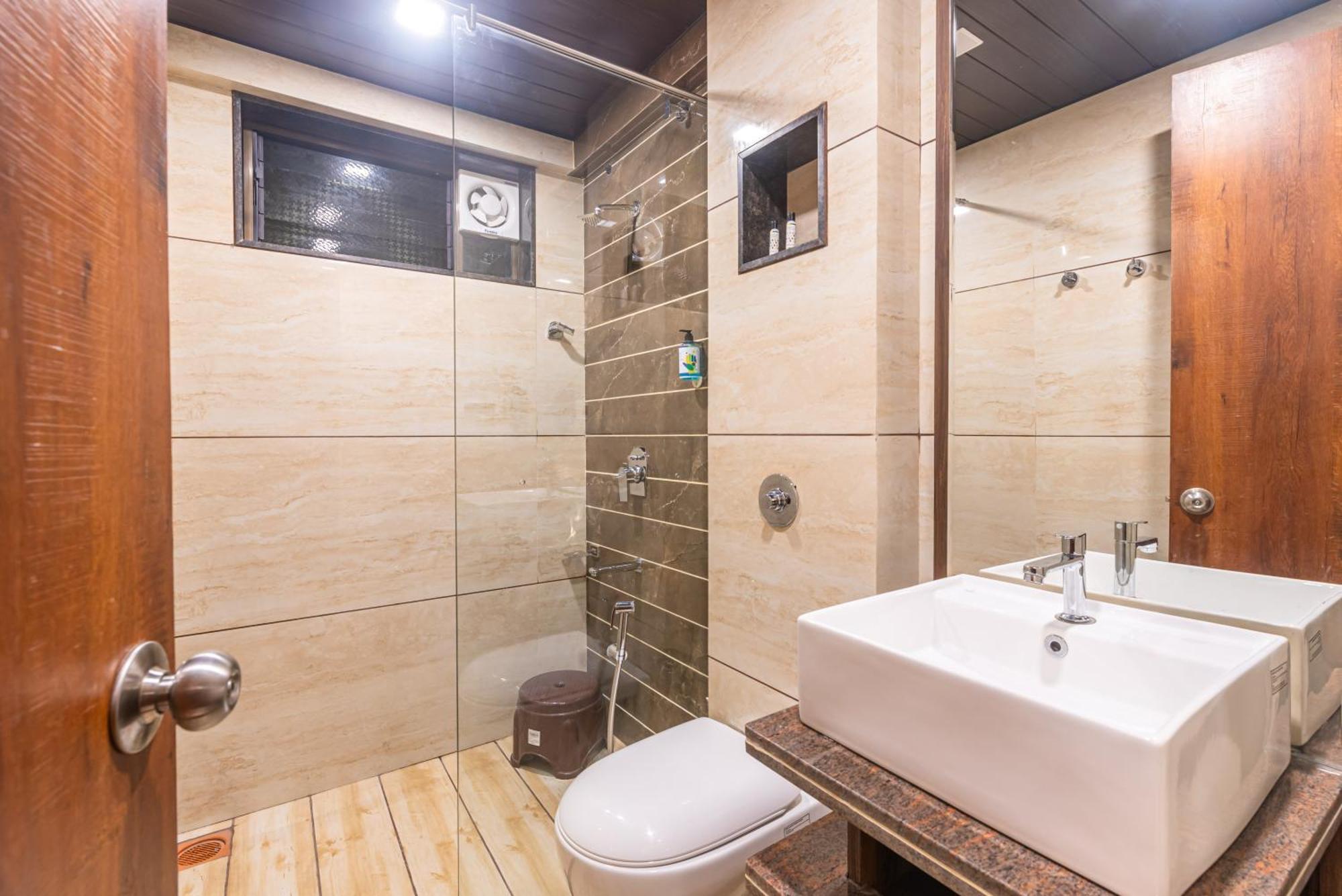 Lemon Wood Suites Poona Buitenkant foto