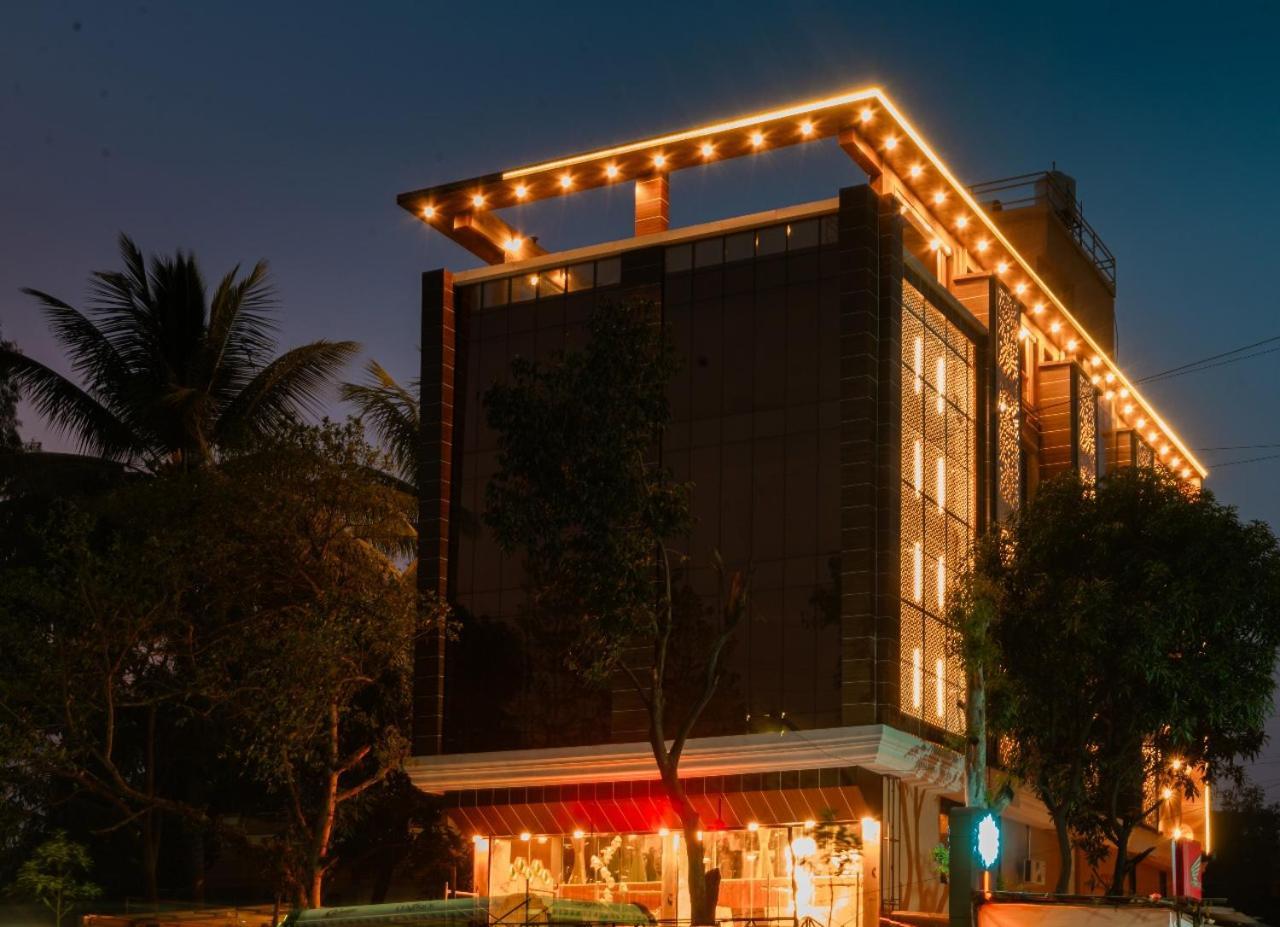 Lemon Wood Suites Poona Buitenkant foto